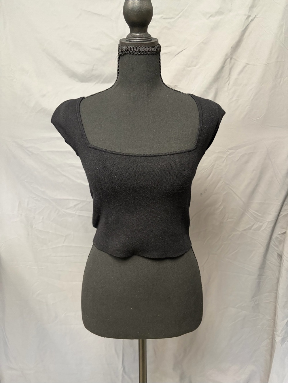Black Square-Neck Cap Sleeve Cropped Knit Top